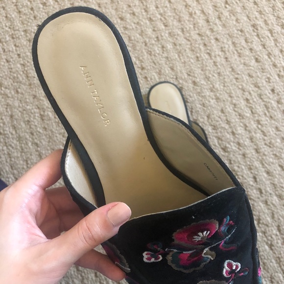 Ann Taylor Mules size 6 - Picture 2 of 2
